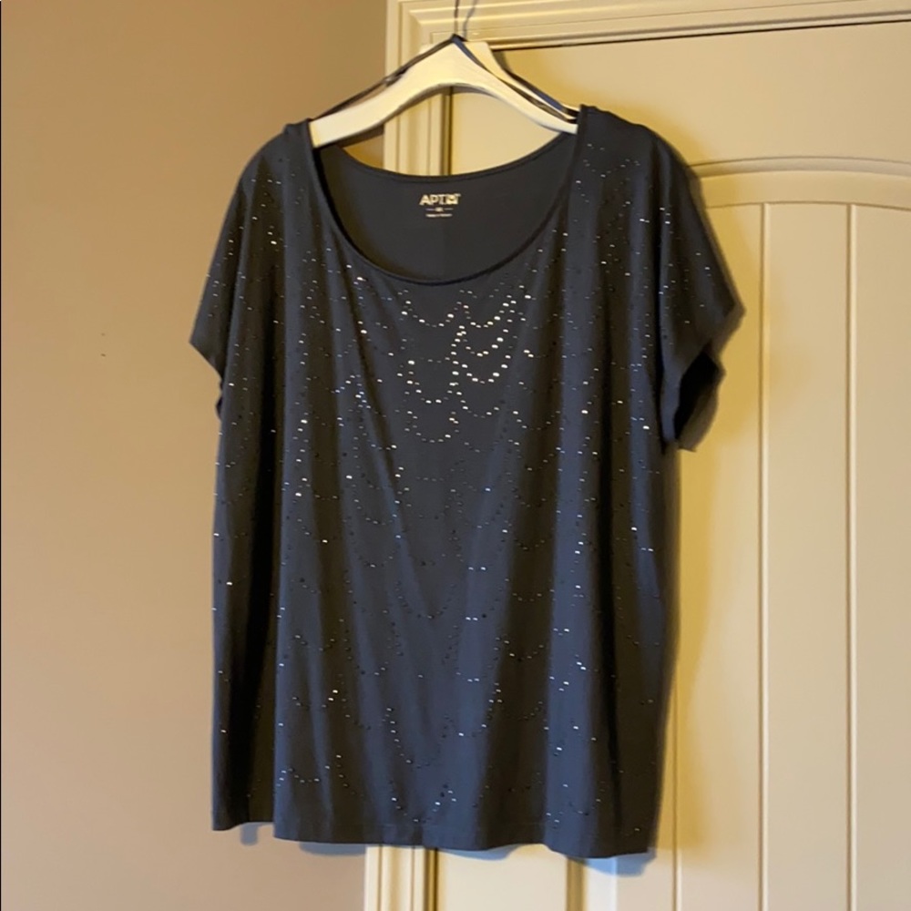 Flattering Top — glitz and glam!